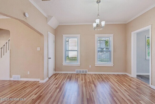 Foto del edificio - 1557 Indiana Ave