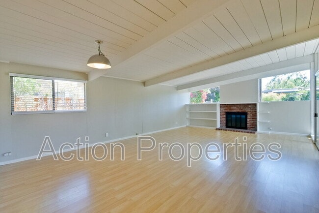 Foto del edificio - 3974 Duncan Pl