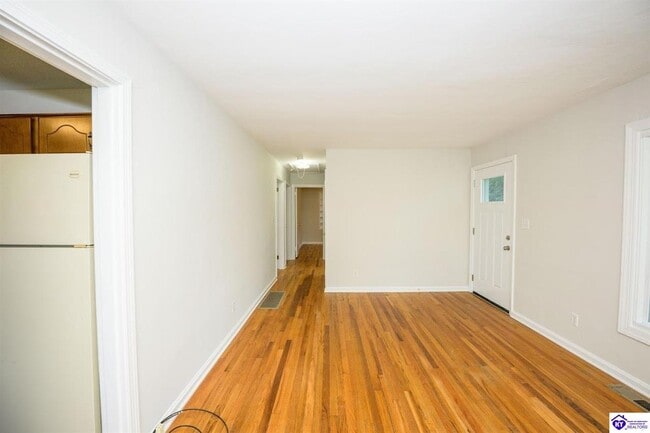 Building Photo - 604 Balmoral Rd