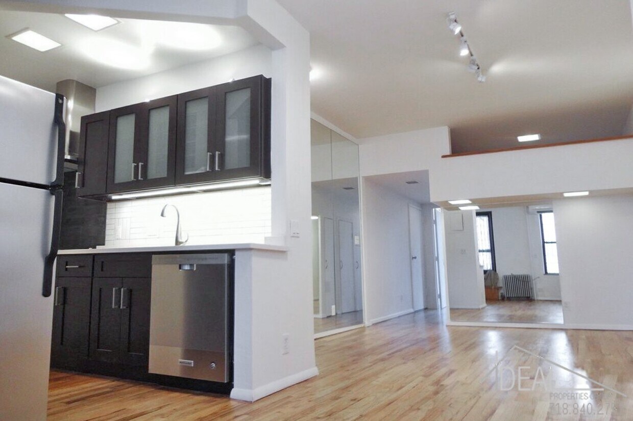 Primary Photo - 583 6th Ave