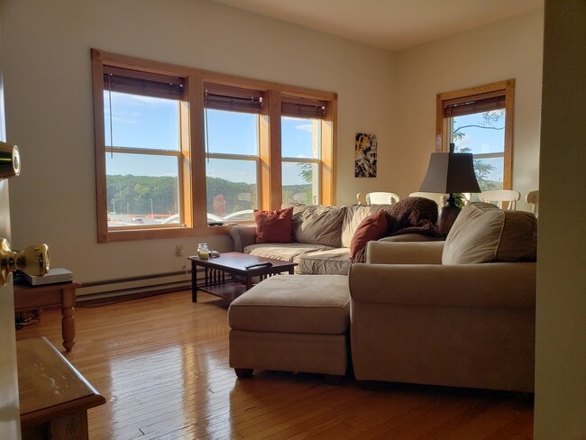 Building Photo - 804 N Dubuque St