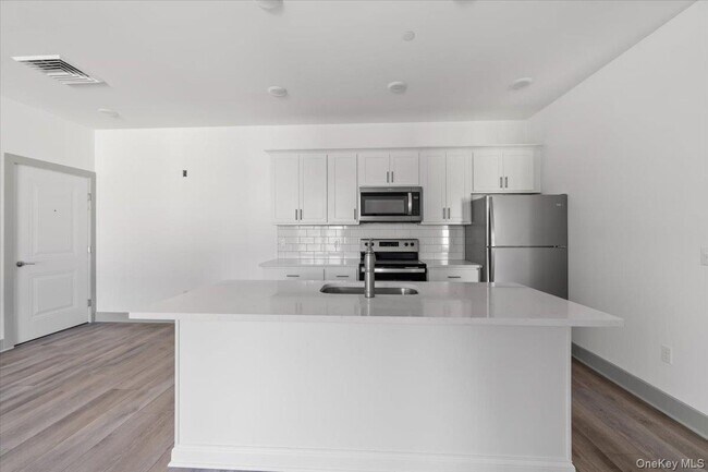 Foto del edificio - 75 Forester Ave