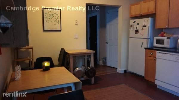 Building Photo - 9 Bigelow St