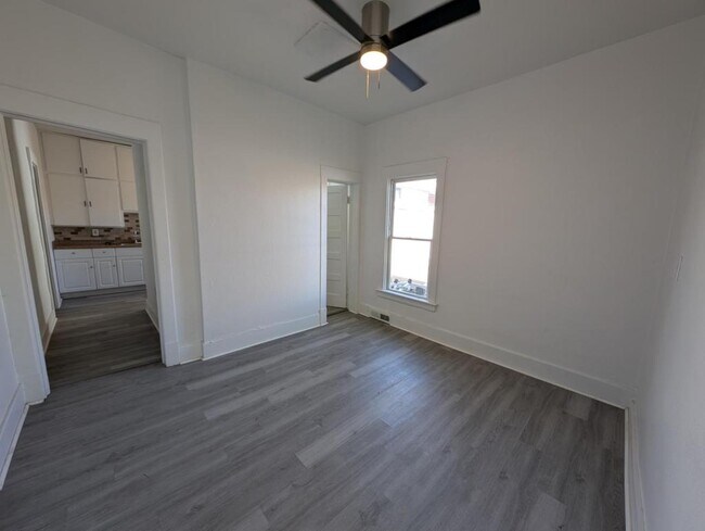 Foto del edificio - 323 N 4th St