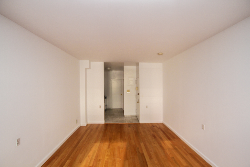 Building Photo - 232 E 54th St