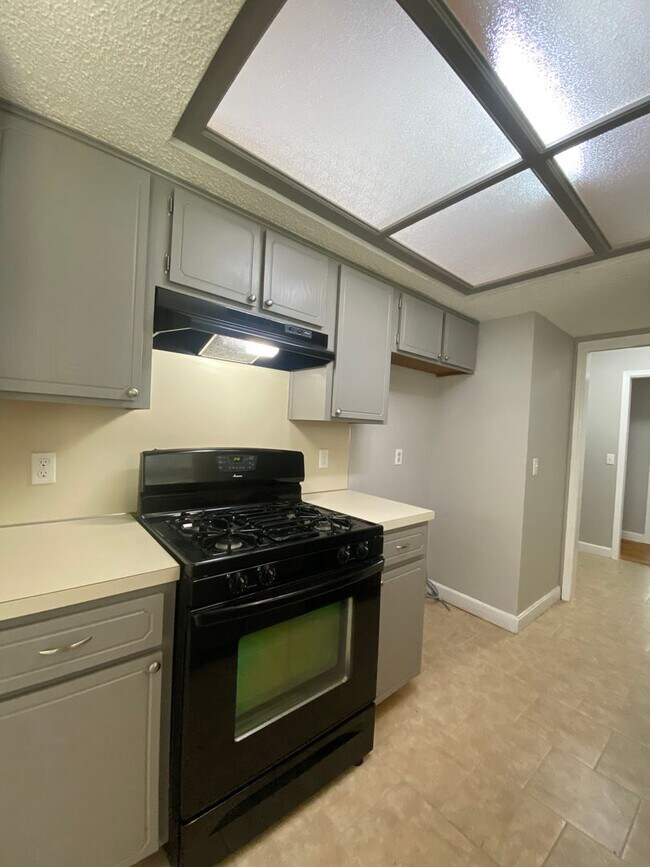 Foto del edificio - COMING SOON: 3 bedroom house with 2 baths in Broken Arrow!!