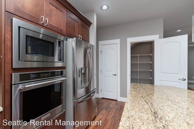 Foto del edificio - 4 br, 2.5 bath House - 8040 122nd Ave NE