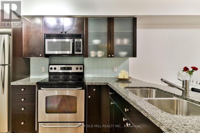 Photo du bâtiment - 1005 King St W