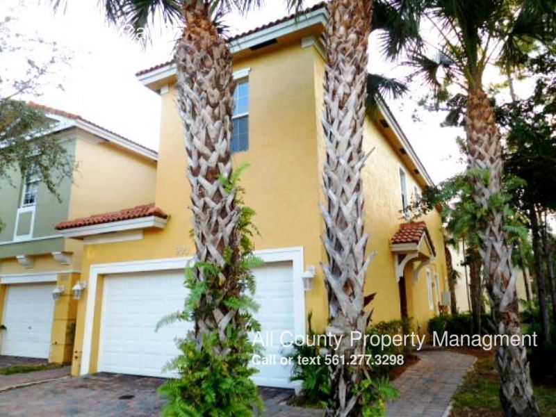 Primary Photo - 900 Pipers Cay Dr