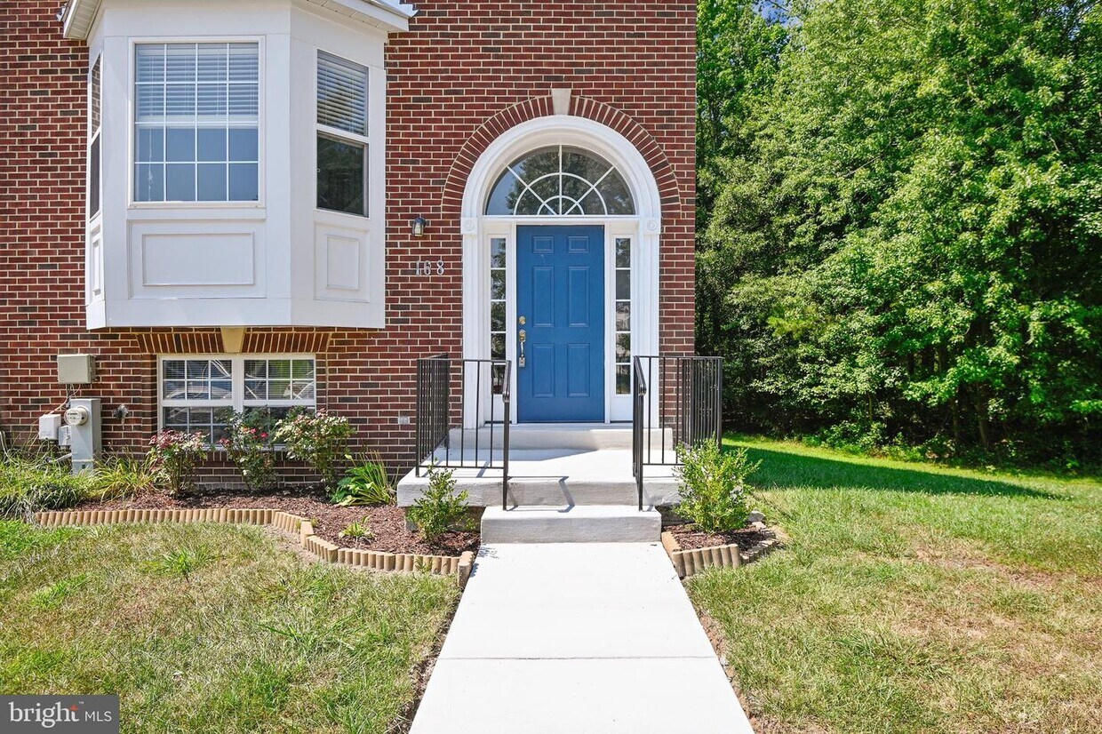 Primary Photo - 168 Pinecove Ave