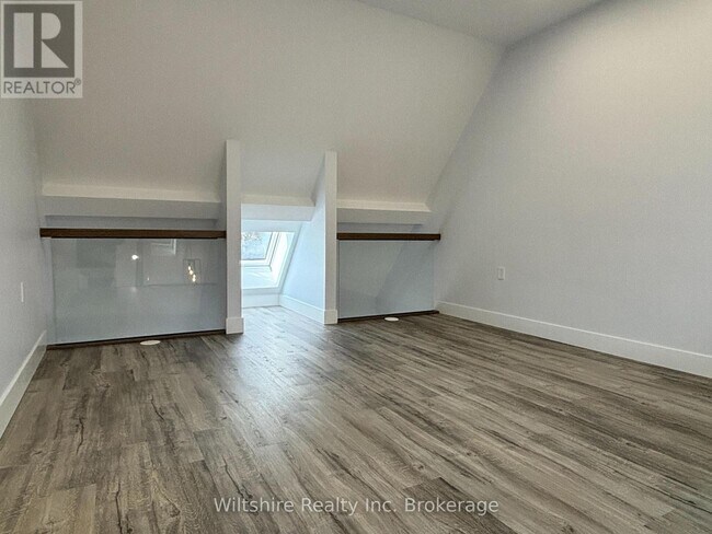 Building Photo - 14 Glendale Dr