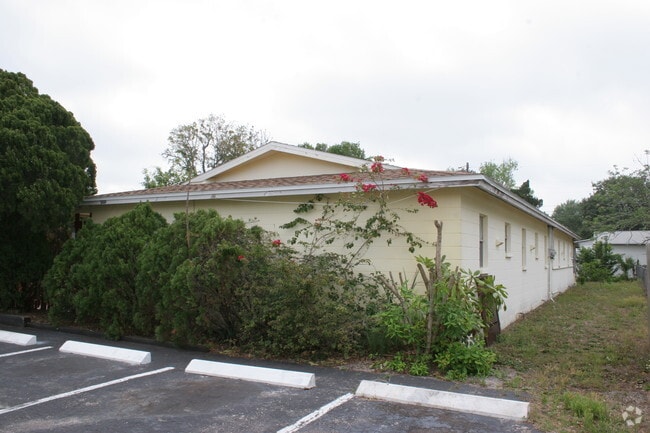 Building Photo - 7524 41st Ave N
