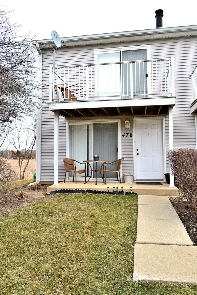 476 Meadow Green Ln, Round Lake Beach, IL 60073 Townhome Rentals in