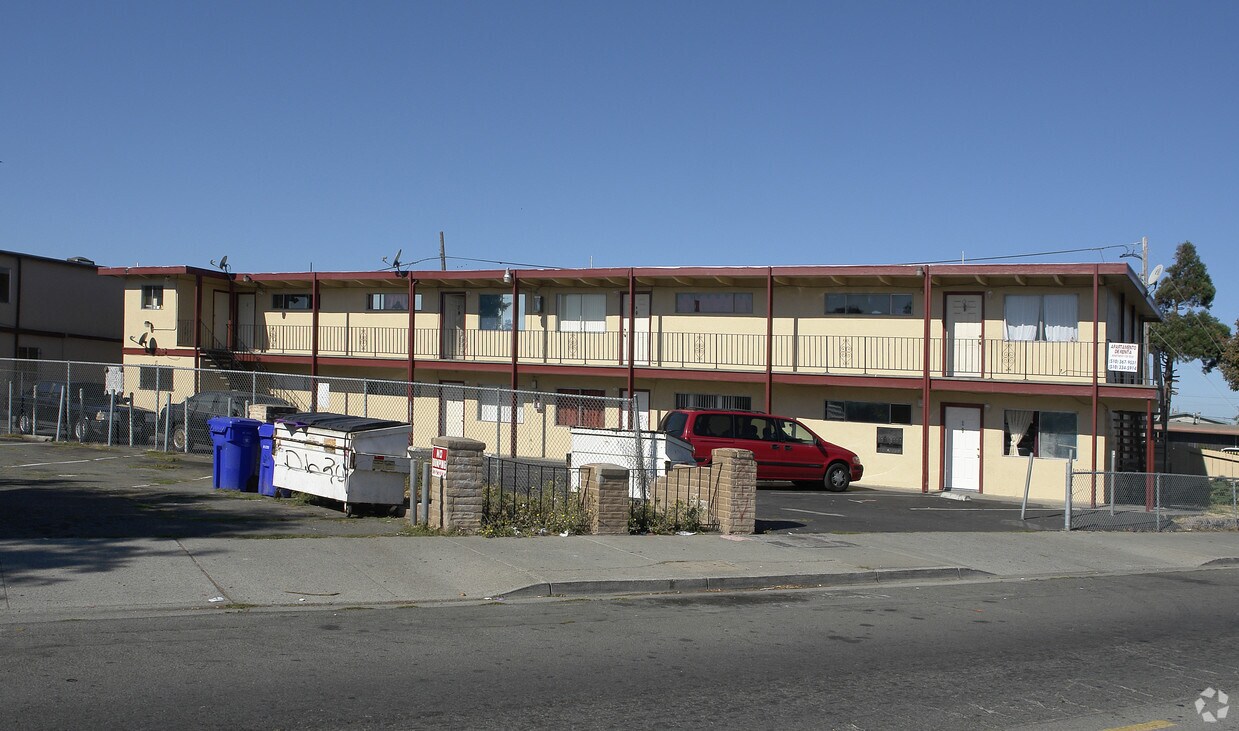 Primary Photo - 1700 Broadway Ave