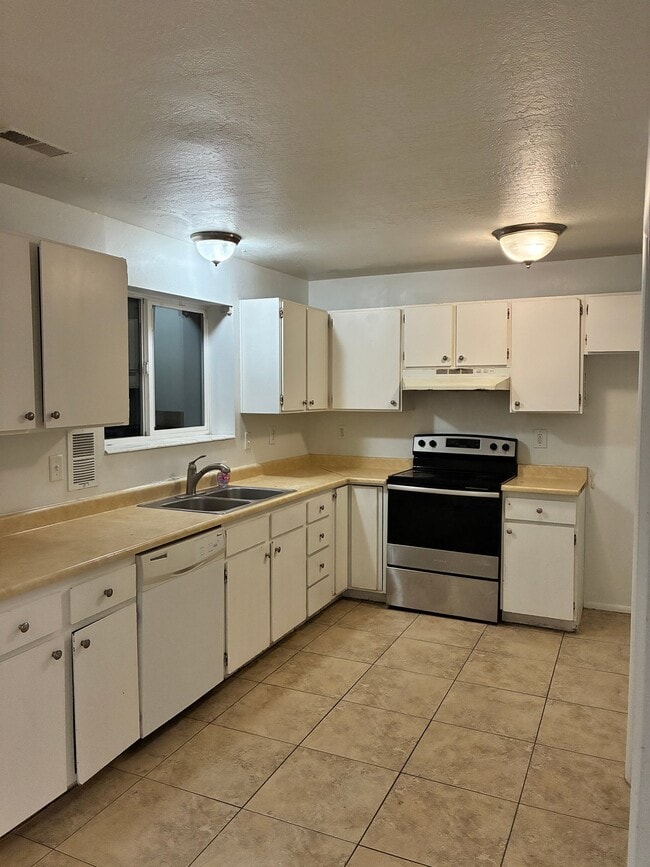 Building Photo - 1321 E 4200 S