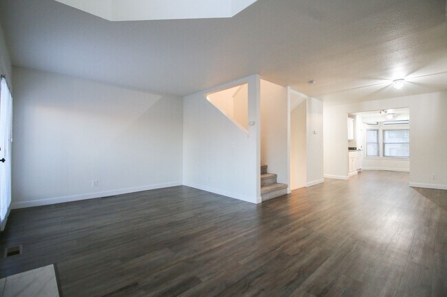 Foto del edificio - 2 Bedroom, 2.5 Bath Walking Distance From ...