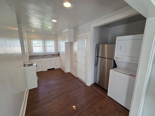 Building Photo - 1st