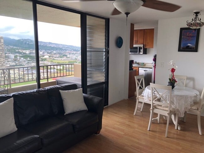 Foto del edificio - Furnished w/ ALL Utilities included!! Upgraded appliances & huge lanai
