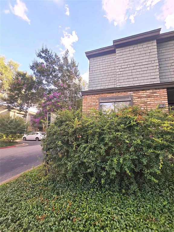 Building Photo - 7122 Wood Hollow Dr