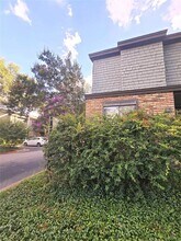 Building Photo - 7122 Wood Hollow Dr