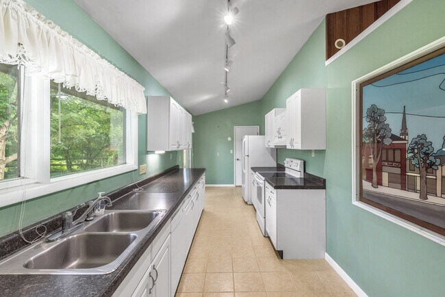 Kitchen - 112 Cranden Dr