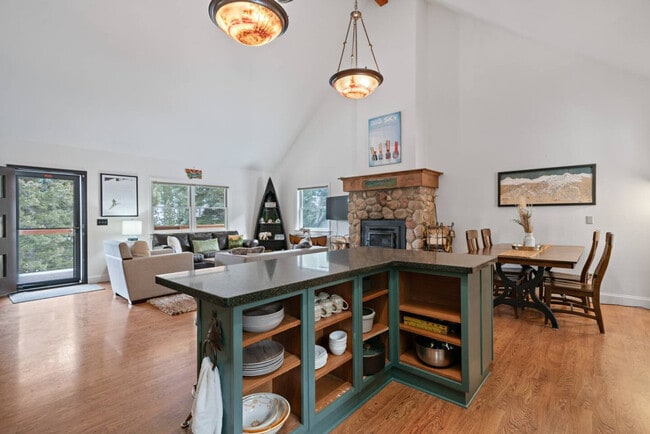 Foto del edificio - 420 Colt Rd