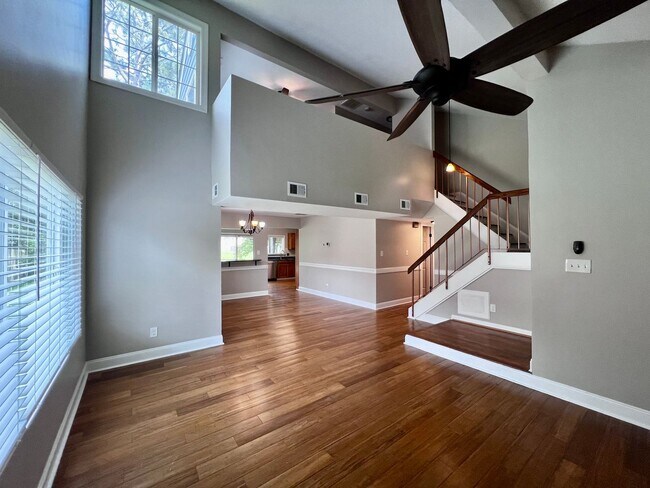 Foto del edificio - 684 Orangewood Dr