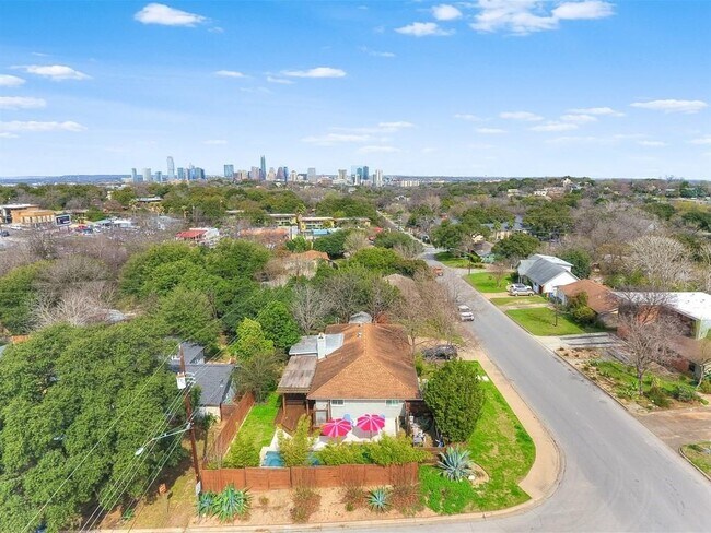 Foto del edificio - 2408 East Side Dr
