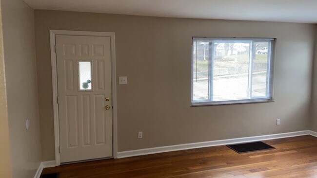 Building Photo - 2302 Rustic Rd.