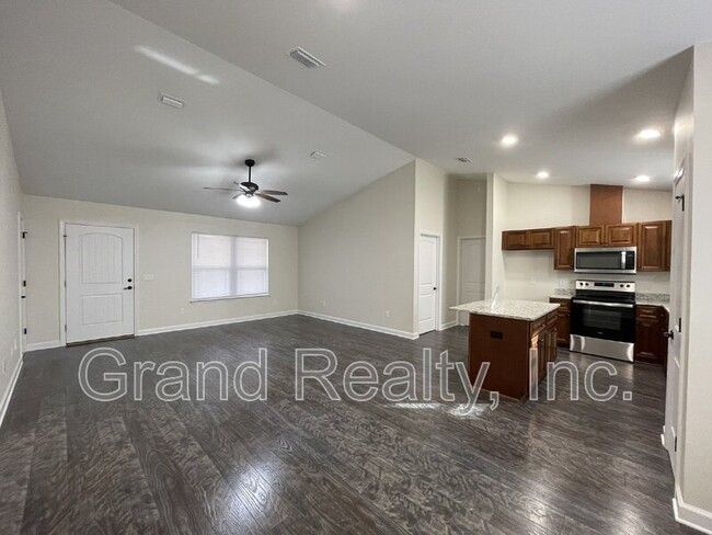 Foto del edificio - 4025 Brittany Ln