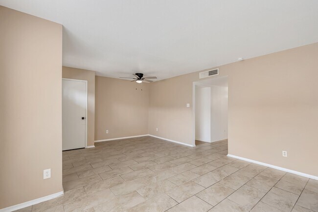 Foto del edificio - 1057 Willow Oaks Cir