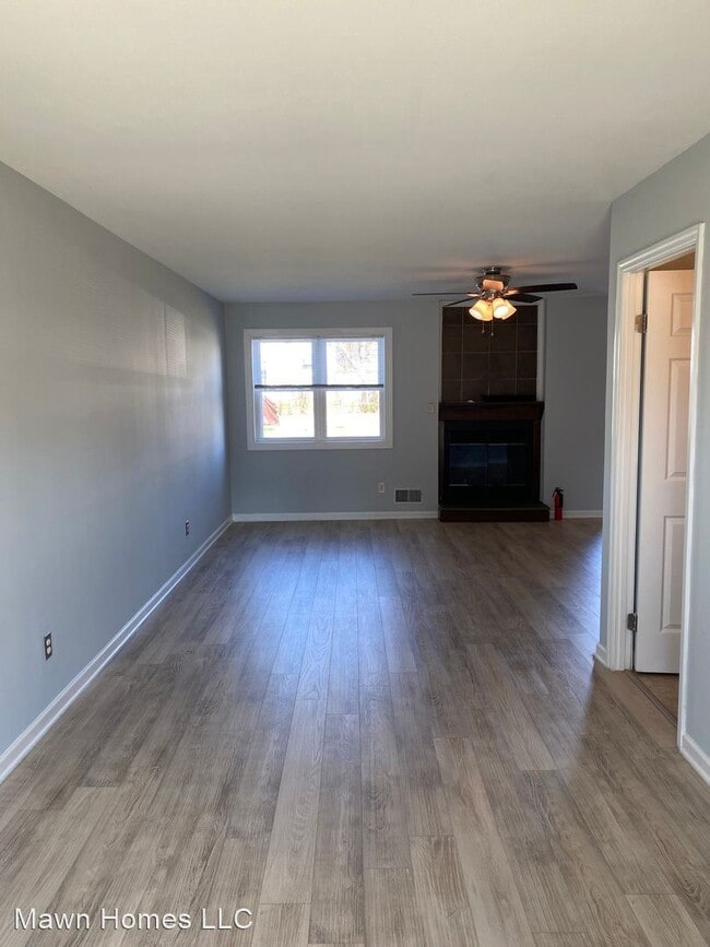Building Photo - 2 br, 1.5 bath House - 215 E Green Valley ...