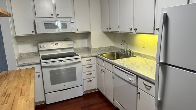 Foto del edificio - 460 S Marion St Pkwy