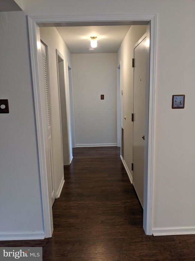 Building Photo - 809 Cambridge Cir