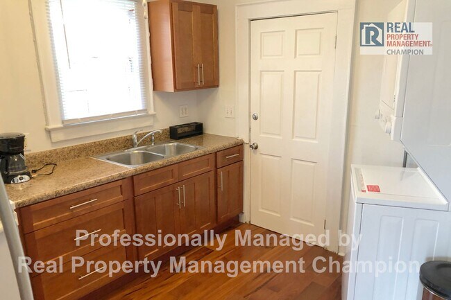 Building Photo - Charming Cottage in the Heart of Wilmington