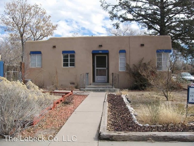 Building Photo - 300 Solano Dr NE