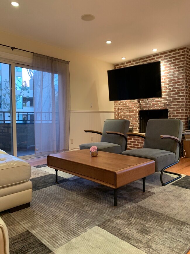 Foto del edificio - 451 S Barrington Ave