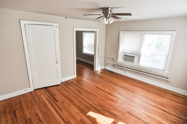 Interior Photo - The Nelle - 3734 -3736 WarwickBlvd