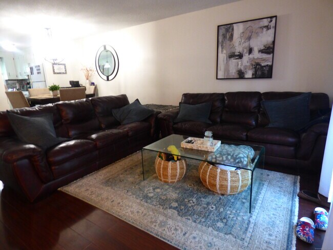 Foto del edificio - 875 S Main St