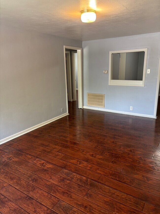 Foto del edificio - 703 N Ohio St