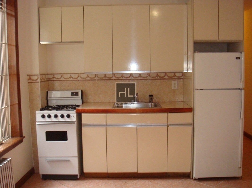 Primary Photo - 210 Dahill Rd