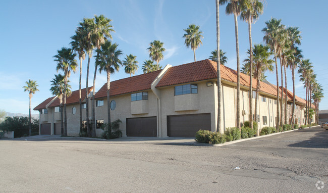 Building Photo - Regal Manor Townhomes