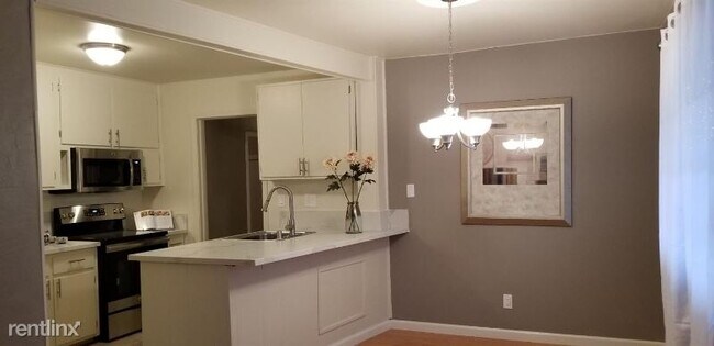 Building Photo - 3 br, 1 bath House - 3208 Hurley Way