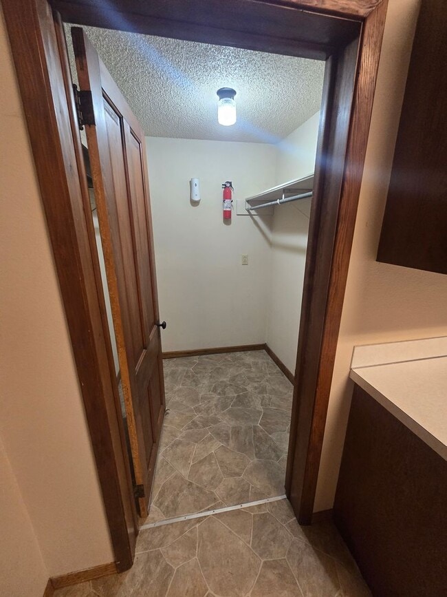 Foto del edificio - For Rent: Cozy 2 Bedroom, 1 Bathroom Singl...