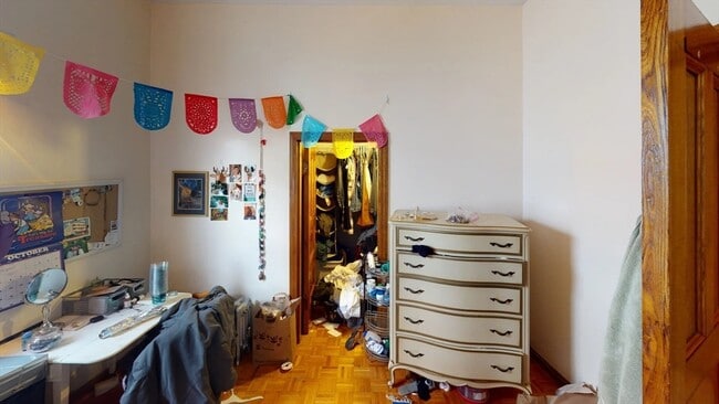 Building Photo - 240 School St