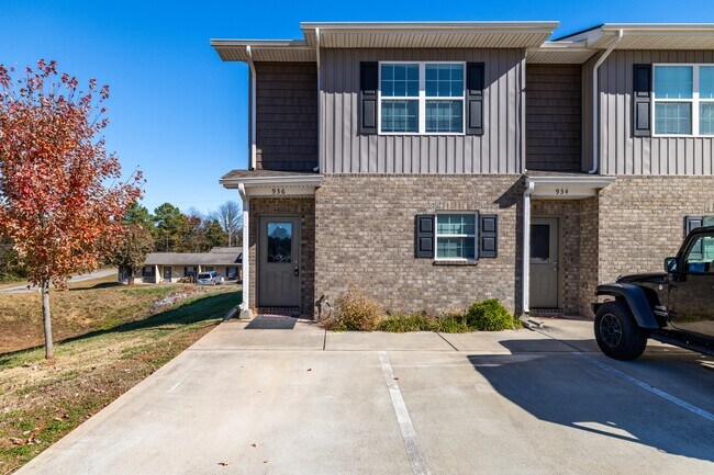 Foto del edificio - 936 Warrior Hill Dr