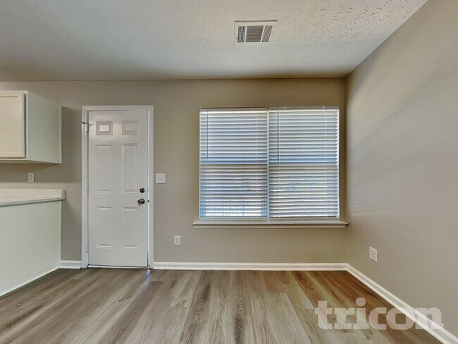 Foto del edificio - 225 Victoria Blvd