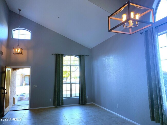 Foto del edificio - 9711 E Palm Ridge Dr