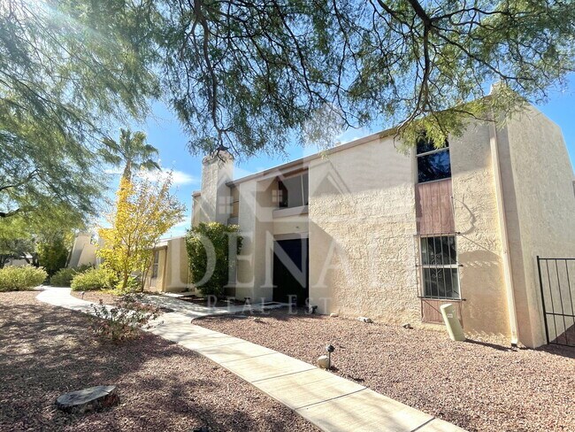 Building Photo - 3750 N Country Club Rd