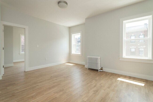 Building Photo - 3 Bedroom